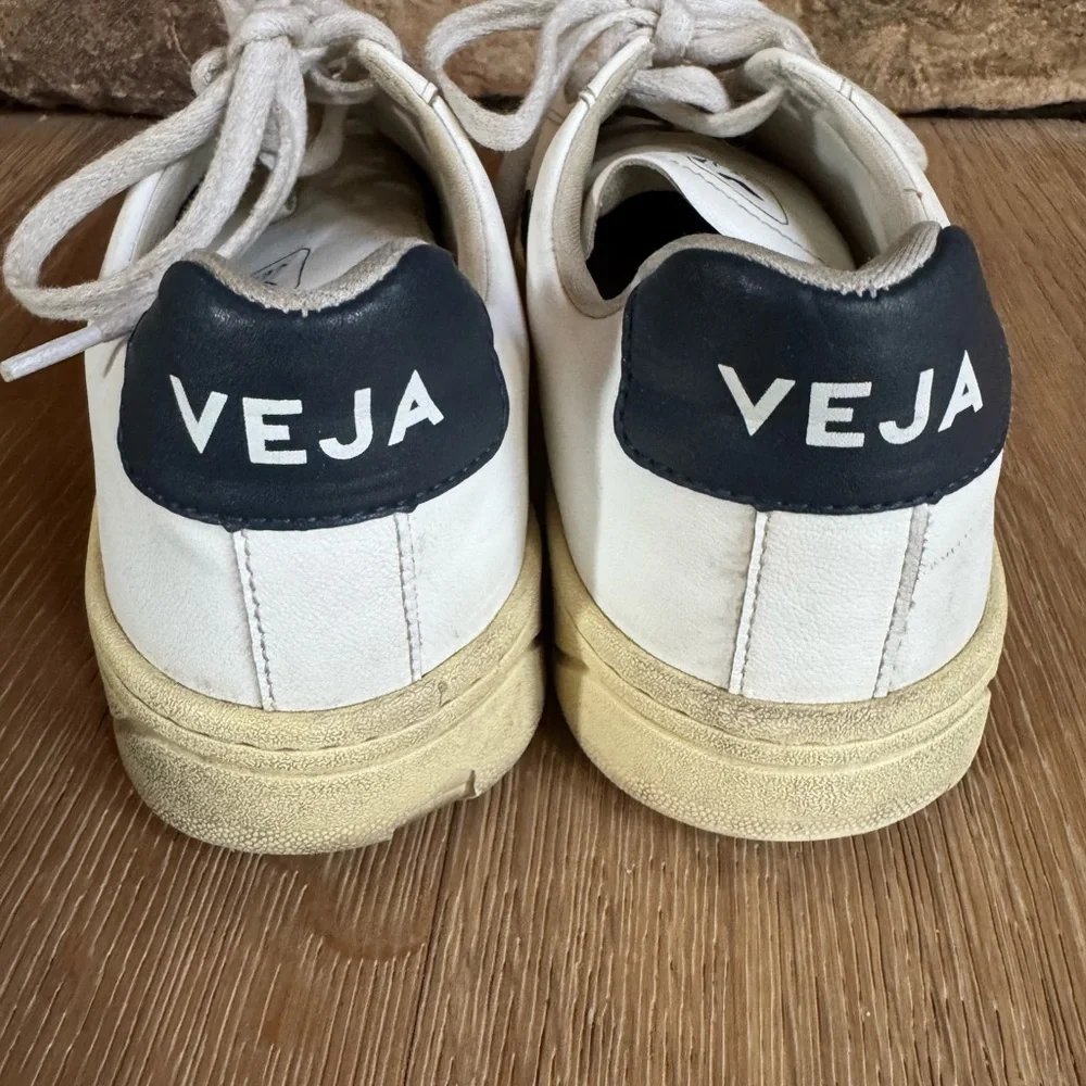 Veja White Sneakers women’s siz9 price firm!!